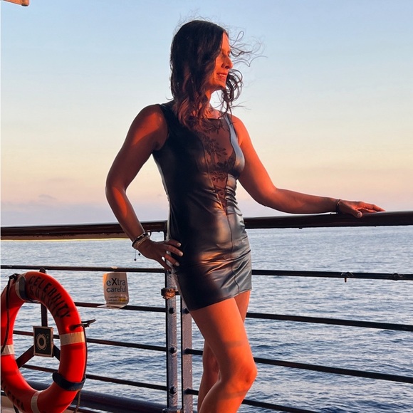 Meet your Posher, Vicki - Picture 1 of 1